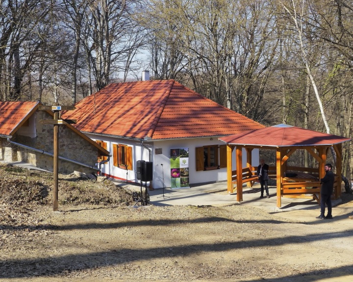 Megújult a Gubacsos-kulcsosház a Mecsekben