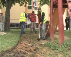 Közösségi munkával szeretnék felújítani a játszótereket a városban